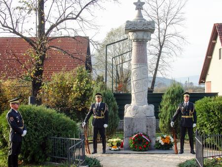 Spomenik NOB na Bregu